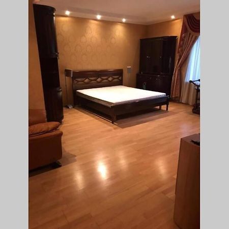 One Bedroom Kreschatik Str 4 Киев Екстериор снимка