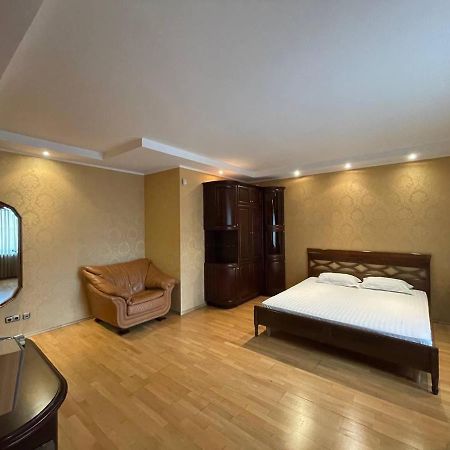 One Bedroom Kreschatik Str 4 Киев Екстериор снимка