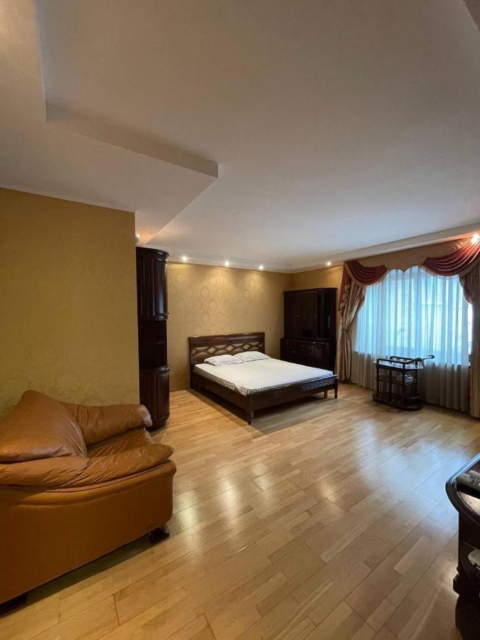 One Bedroom Kreschatik Str 4 Киев Екстериор снимка